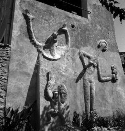 Saint-Martin-d'Ardèche - a kidekorált ház fala